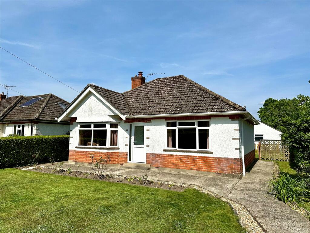 3 bedroom bungalow for sale in Manor Road, Verwood, BH31