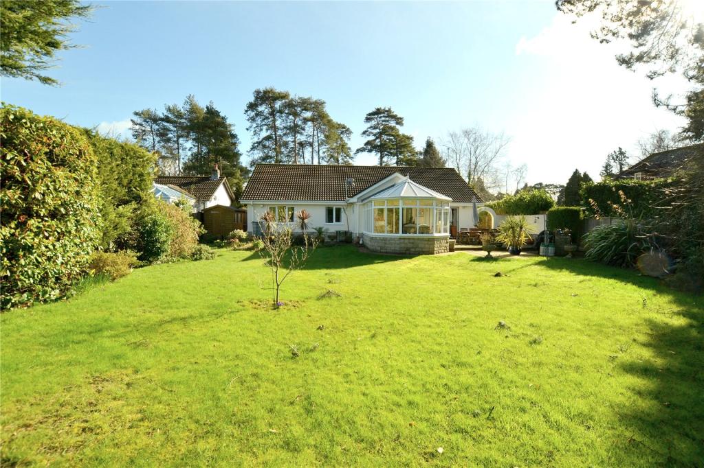 4 bedroom bungalow for sale in Woolsbridge Road, Ashley Heath, Ringwood