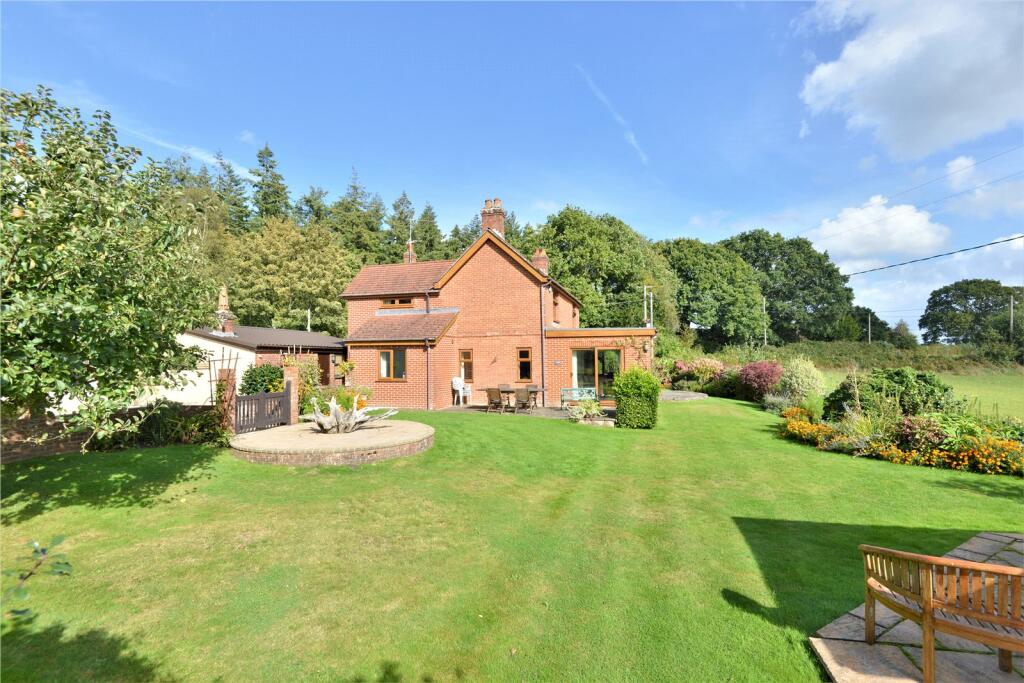 3 bedroom detached house for sale in Broxhill, Fordingbridge, SP6