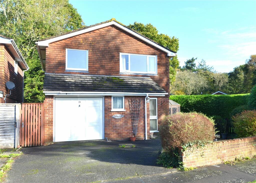4 bedroom detached house for sale in Downwood Close, Fordingbridge