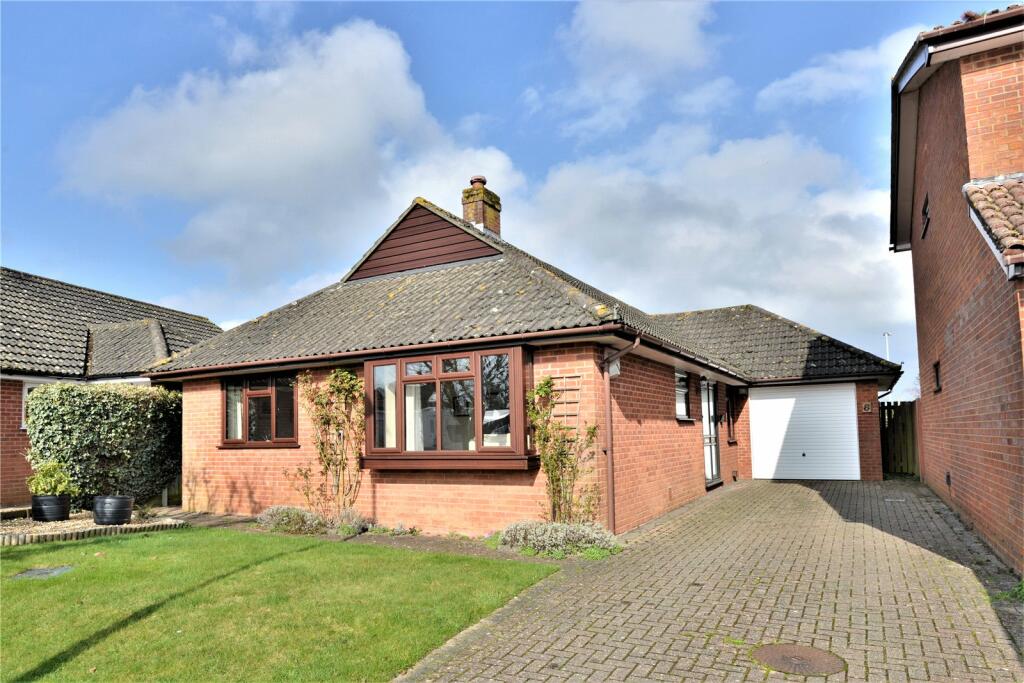 3 bedroom bungalow for sale in Hazel Close, Alderholt, Fordingbridge, SP6