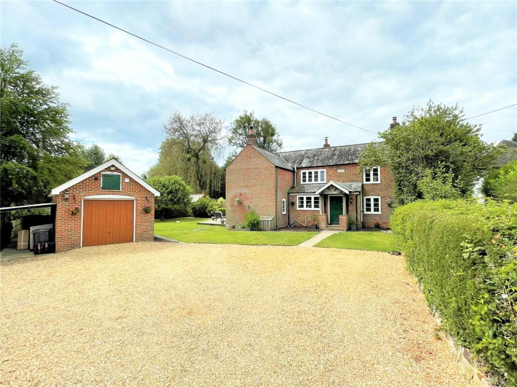 3 bedroom detached house for sale in Mill End, Damerham, Fordingbridge