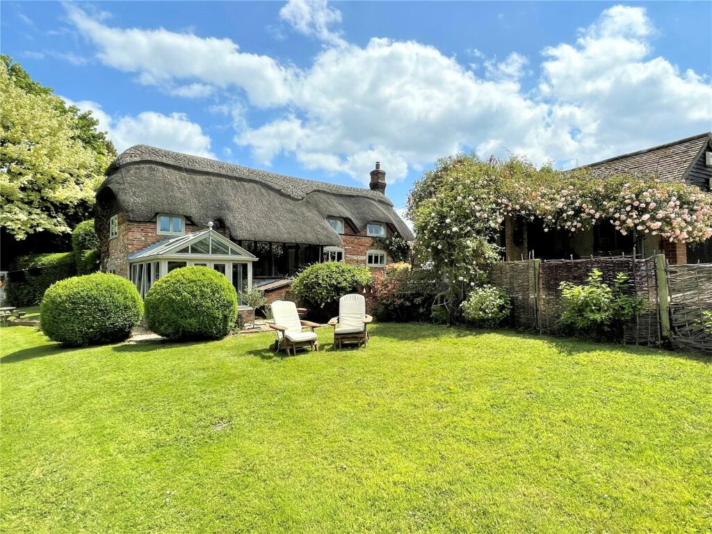 3 bedroom detached house for sale in The Common, Damerham