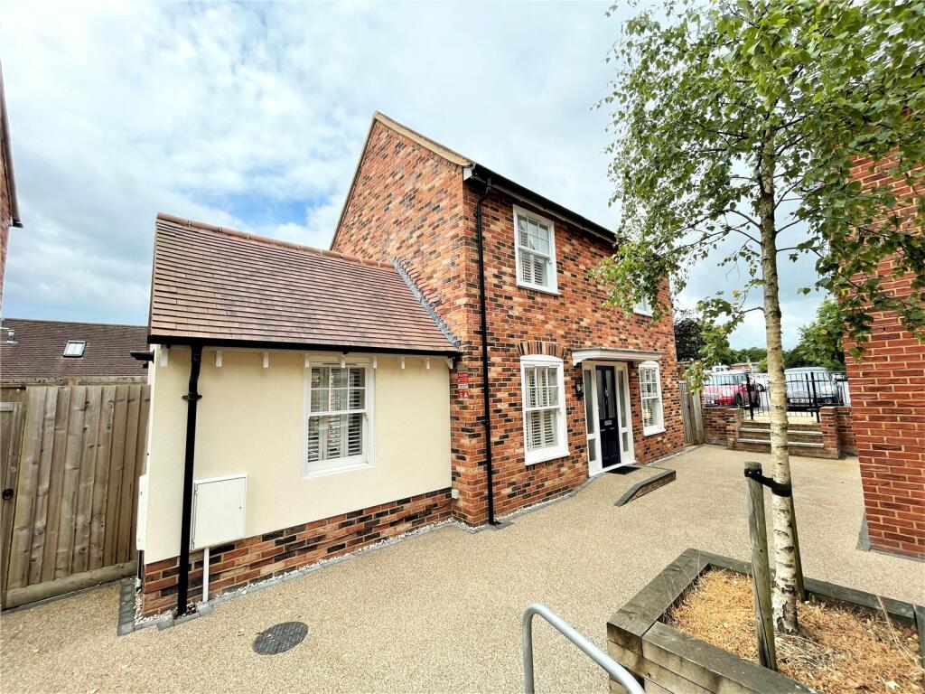 2 bedroom detached house for sale in Roundhill, Fordingbridge