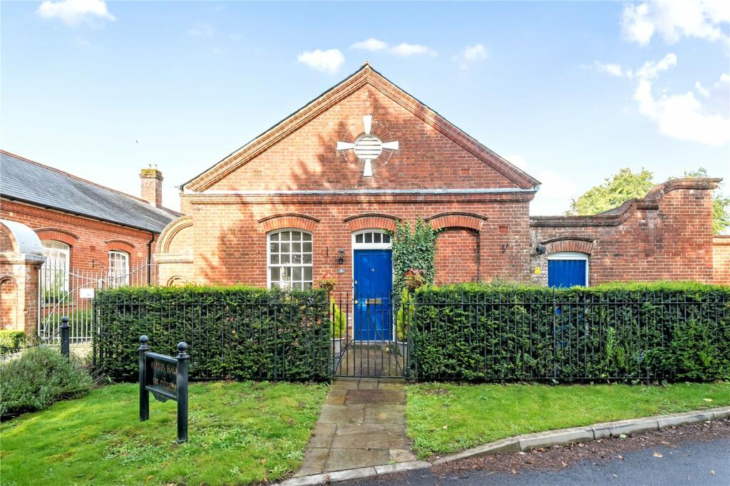 3 bedroom bungalow for sale in Bartons Road, Fordingbridge, Hampshire, SP6