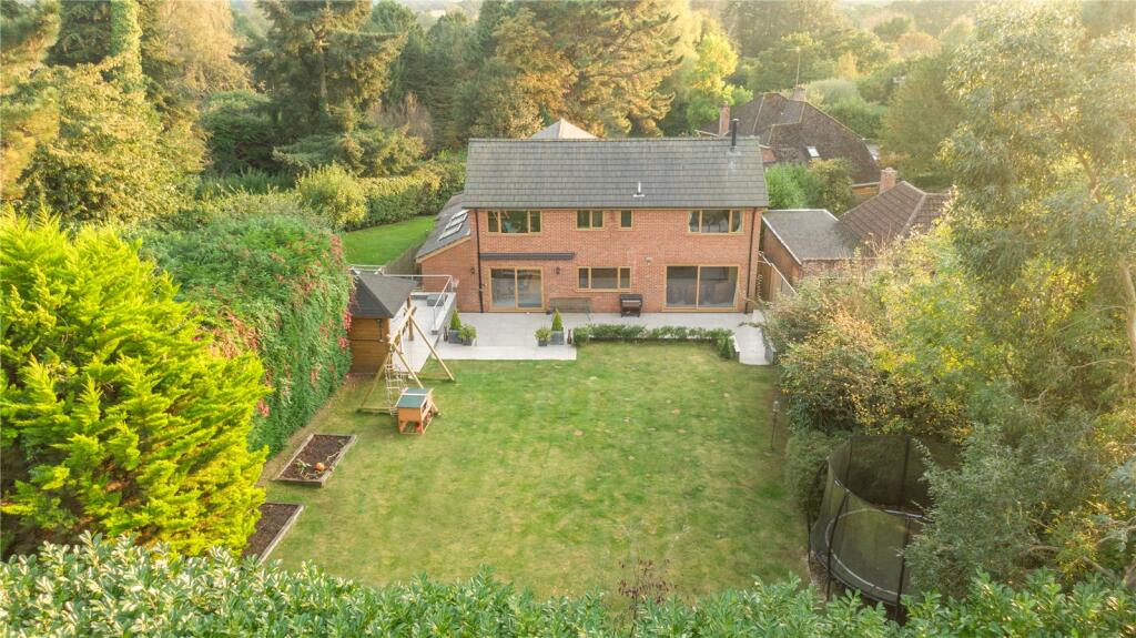 4 bedroom detached house for sale in Mayfield Road, Fordingbridge