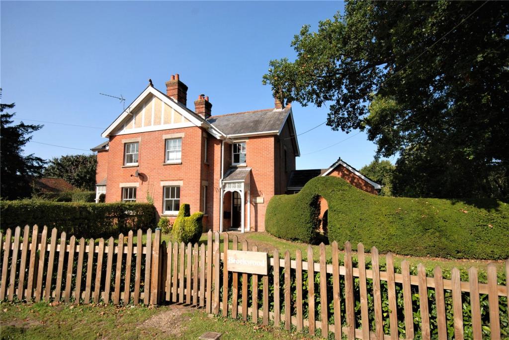 2 bedroom semidetached house for sale in Blissford Hill, Frogham