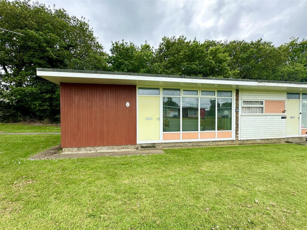 2 bedroom chalet for sale in Broadside Chalet Pak, Stalham, NR12
