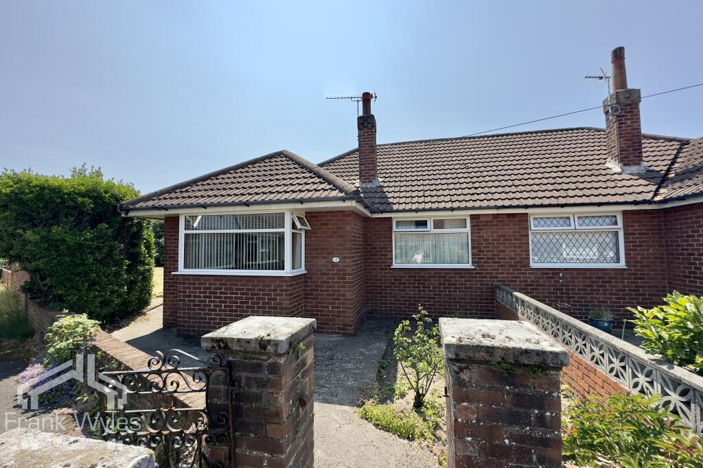 2 bedroom semidetached bungalow for sale in Greenways, Lytham St Annes