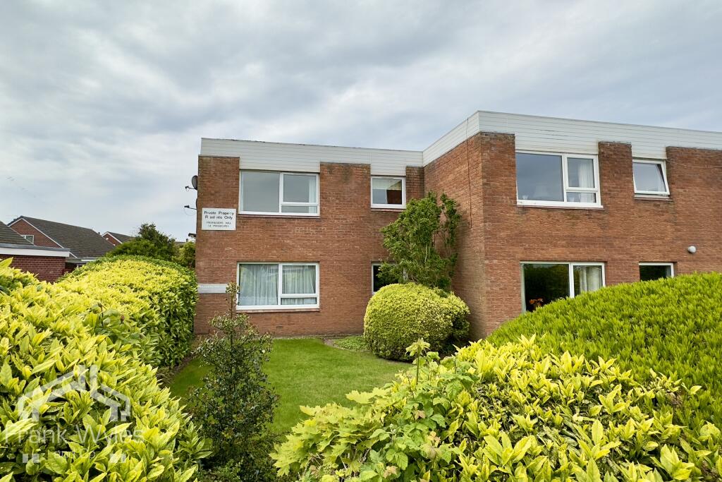 2 bedroom flat for sale in Waddington Road, Lytham St Annes, Lancashire, FY8
