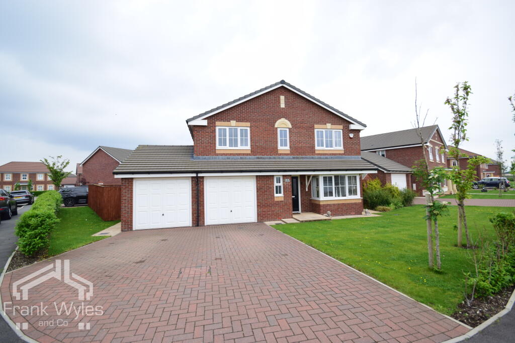 4 bedroom detached house for rent in Taylor Close, Richmond Point