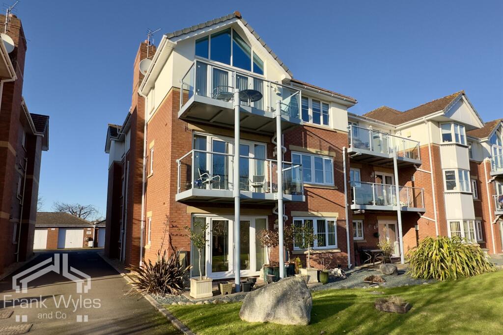 Main image of property: Flat 10, Gleneagles, 21 Links Gate, Lytham St. Annes, Lancashire