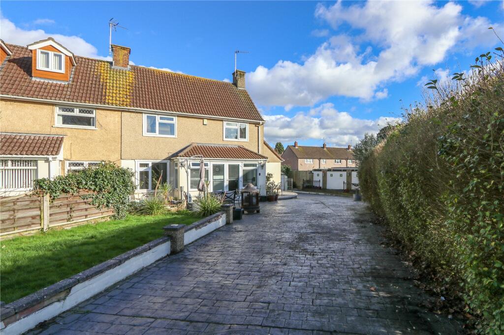 3 bedroom semidetached house for sale in Bradstone Road, Winterbourne