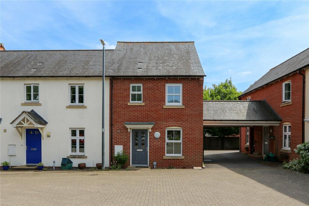 3 bedroom end of terrace house for sale in Hickory Lane, Almondsbury