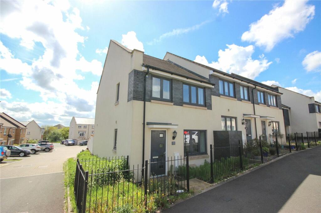 3 bedroom end of terrace house for sale in Wood Street, Patchway