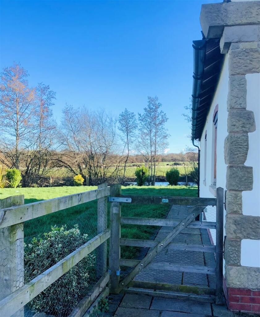 4 bedroom detached bungalow for sale in Leadbrook Drive, Flint, CH6