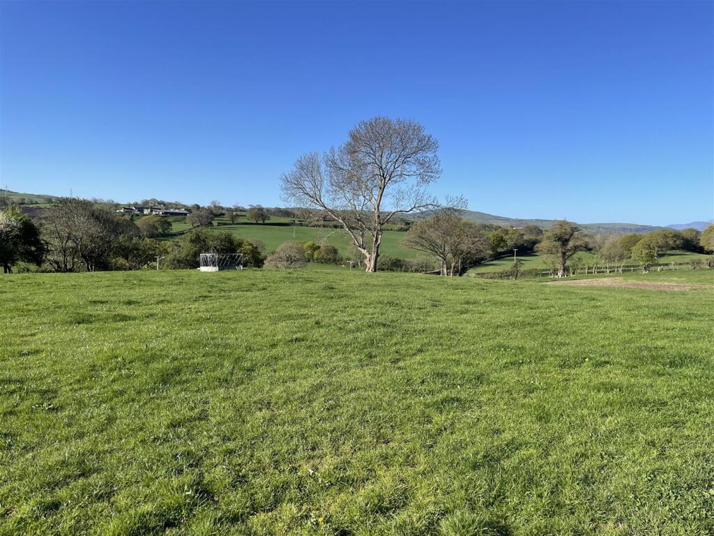Main image of property: Y Nentydd, Rhyd-Y-Foel