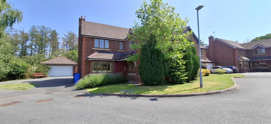 Main image of property: Ffordd Cae Canol, Trefnant
