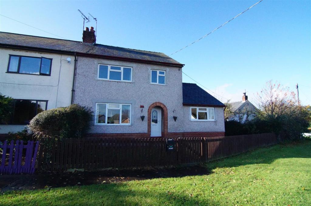 3 bedroom semidetached house for sale in Cae Onnen, Glascoed, Abergele