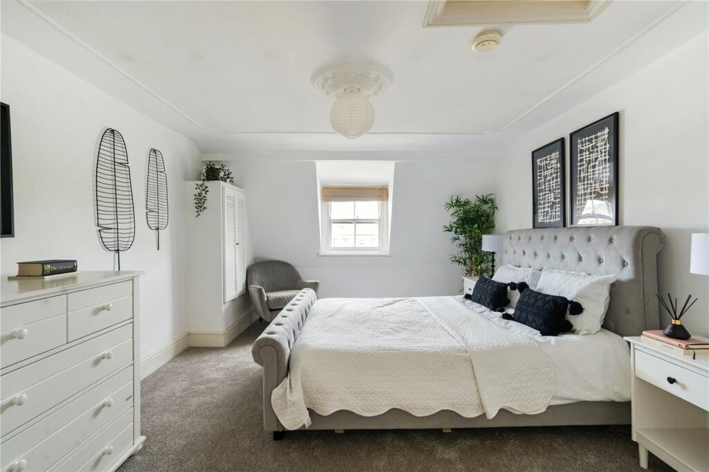 Additional property image - Royal York Crescent, Clifton, Bristol, BS8