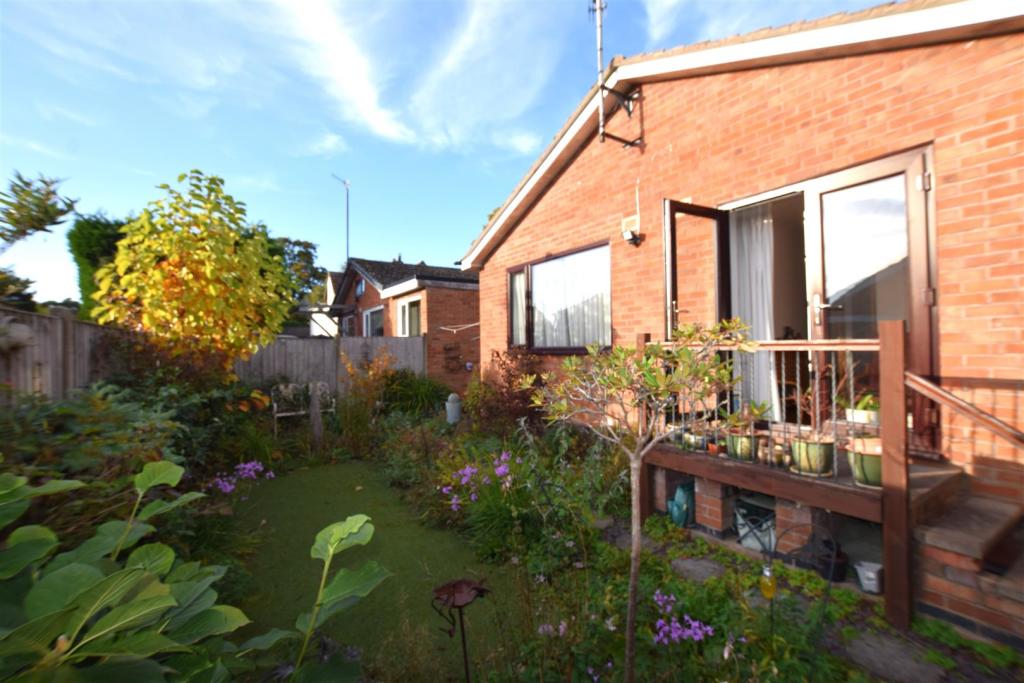 2 bedroom detached bungalow for sale in Birmingham Road, Allesley Village, Coventry, CV5