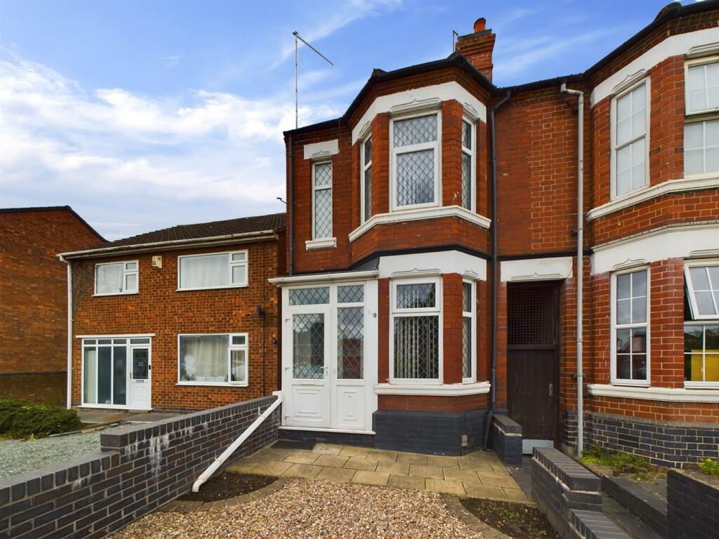 3 bedroom end of terrace house for sale in Longford Road, Longford