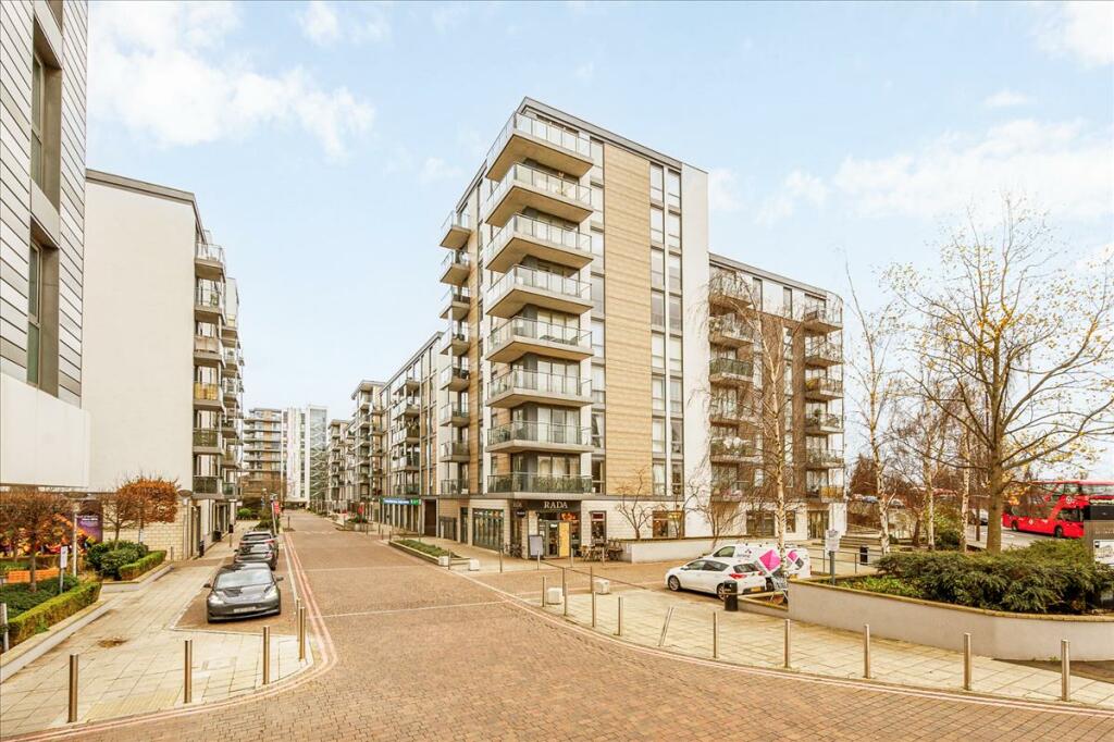 2 bedroom flat for sale in Ealing Road, Brentford, TW8
