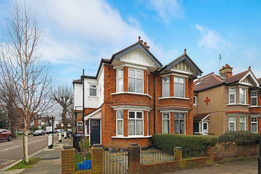 3 bedroom house for sale in Midhurst Road, Ealing, W13