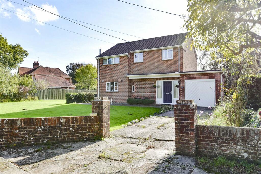3 bedroom detached house for sale in Kings Street, Sturminster Marshall
