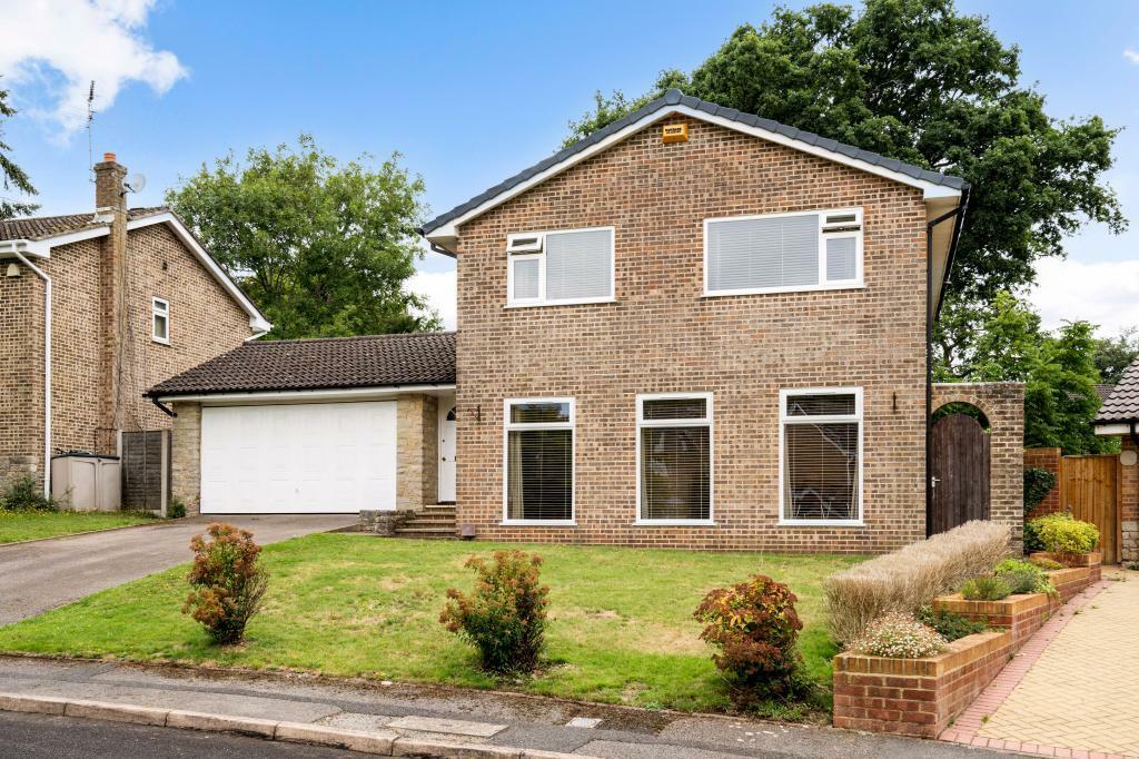 4 bedroom detached house for sale in Lynwood Drive, Merley, Wimborne