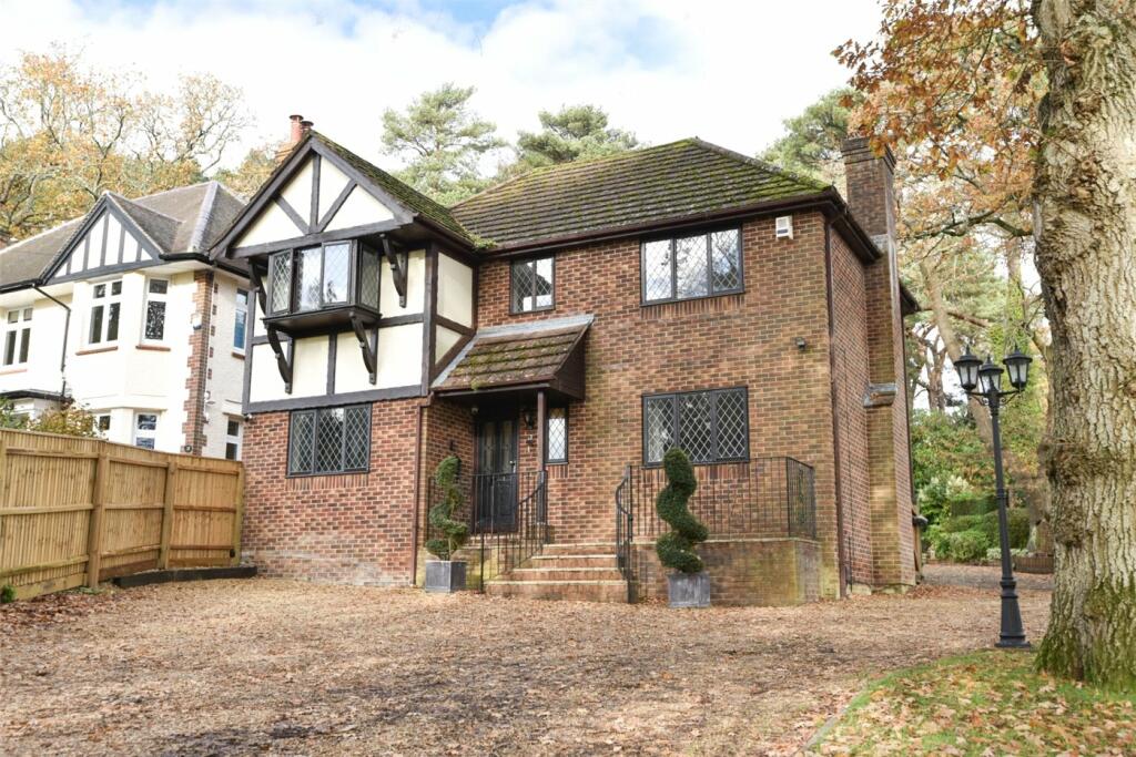 4 bedroom detached house for sale in Springdale Road, Broadstone
