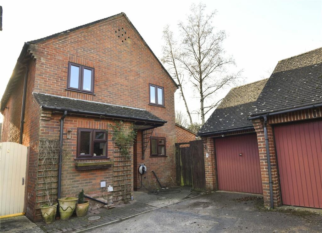 3 bedroom detached house for sale in Sheppards Field, Wimborne, Dorset
