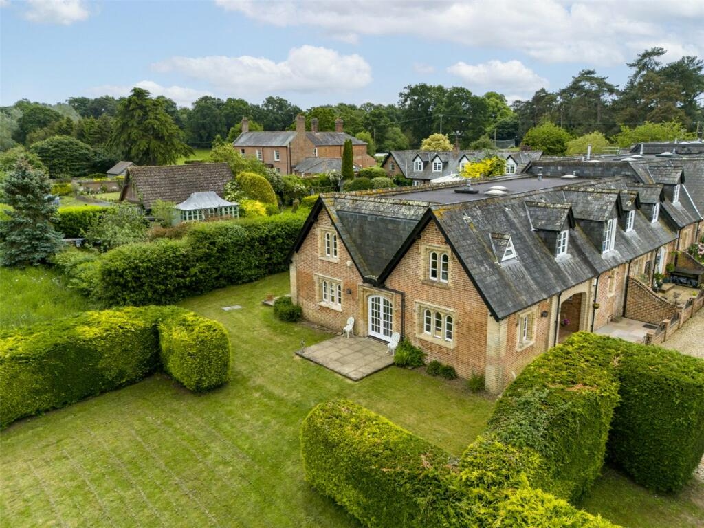 4 bedroom end of terrace house for sale in Moortown Drive, Wimborne