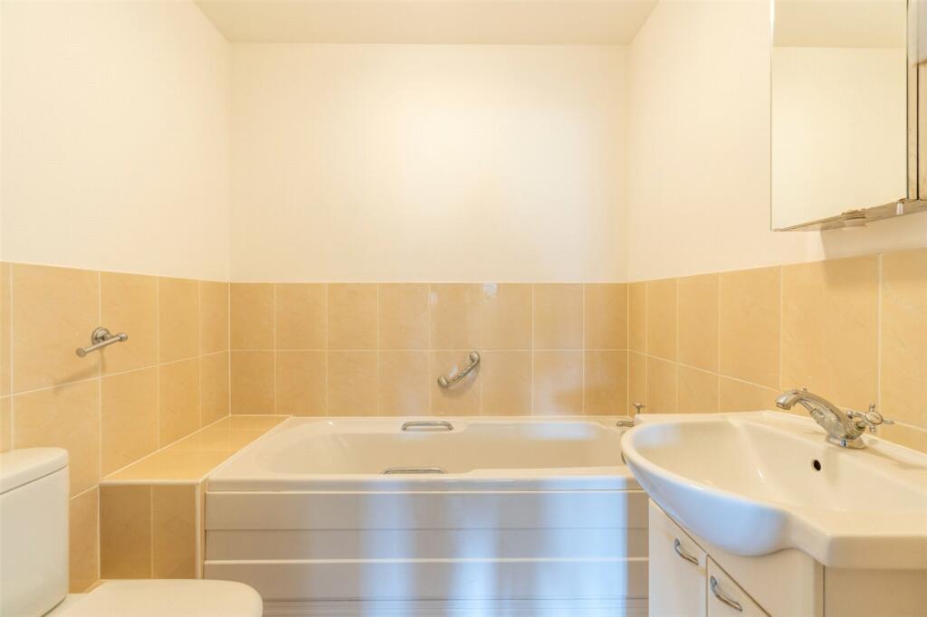 Additional property image - Boundary Drive, Wimborne, Dorset, BH21