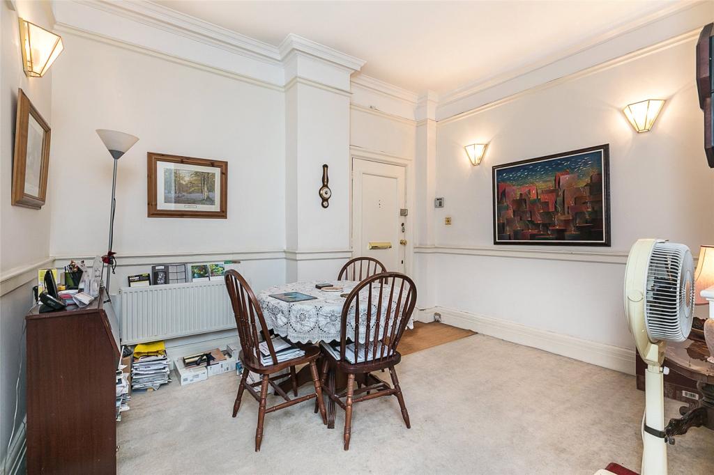 2 bedroom flat for sale in Chiltern Court, Baker Street, London, NW1