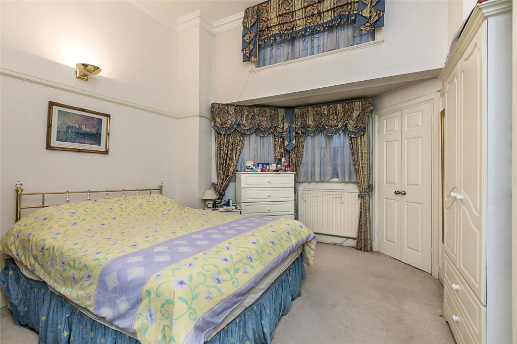2 bedroom flat for sale in Chiltern Court, Baker Street, London, NW1