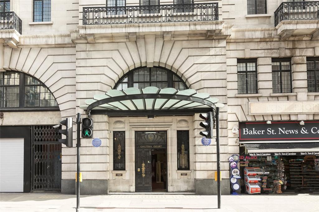2 bedroom flat for sale in Chiltern Court, Baker Street, London, NW1