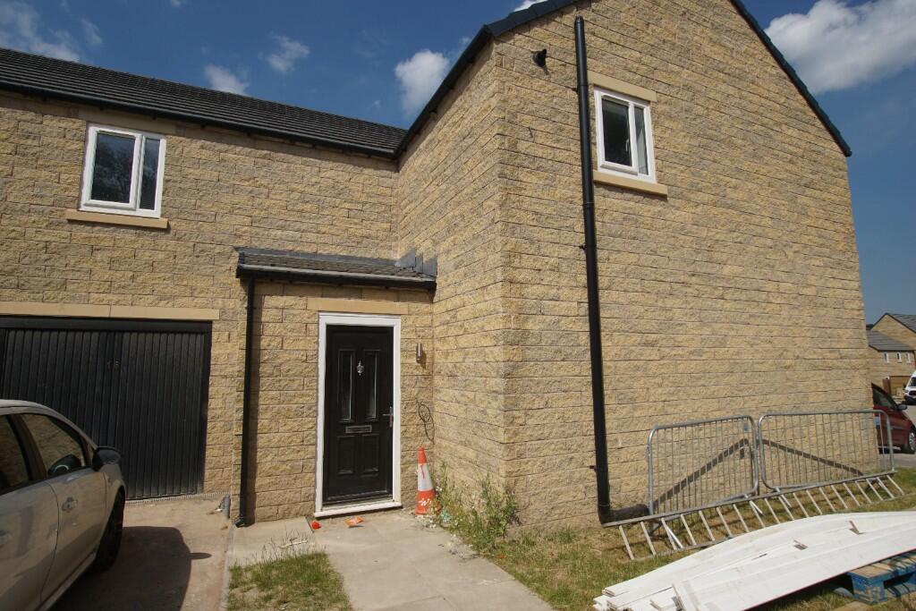 2 bedroom apartment for sale in Charlestown View, Glossop, SK13 8GT