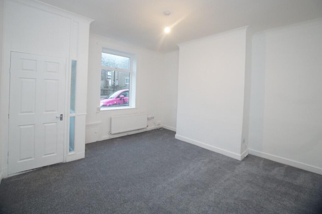 Main image of property: Huddersfield Road, Oldham, OL4 3NL **PRIVATE GARDEN**