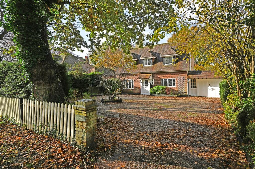 5 bedroom detached house for sale in London Road, Henfield, BN5