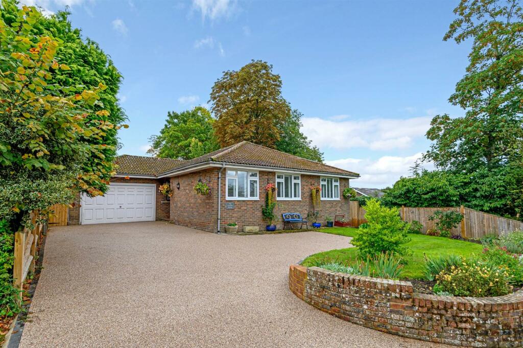 3 bedroom detached bungalow for sale in Upper Station Road, Henfield, BN5