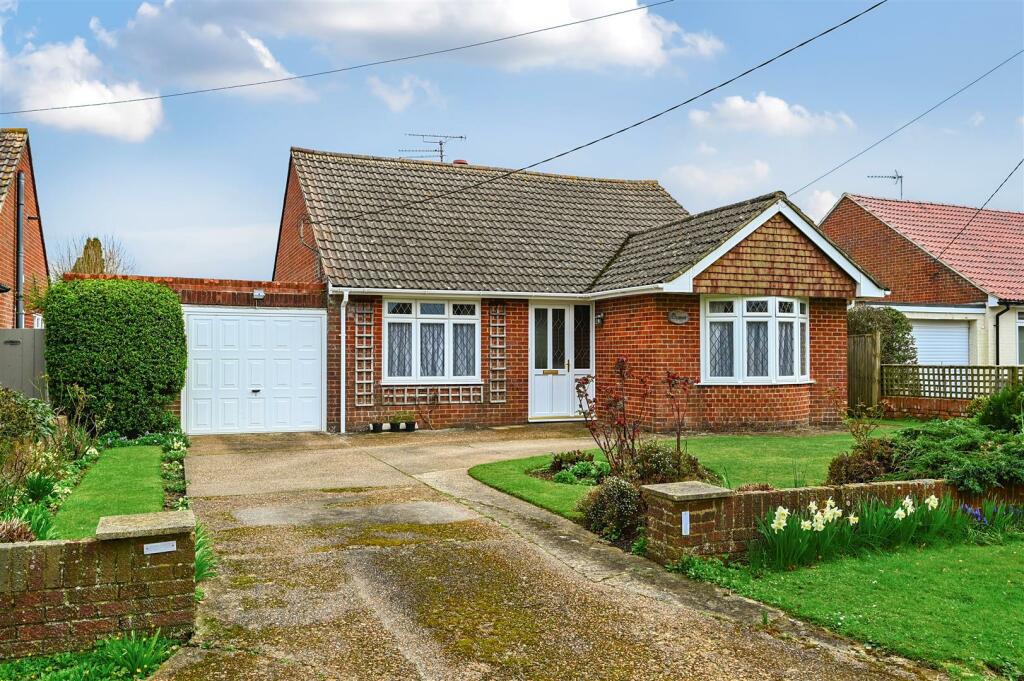 2 bedroom detached bungalow for sale in New Hall Lane, Small Dole