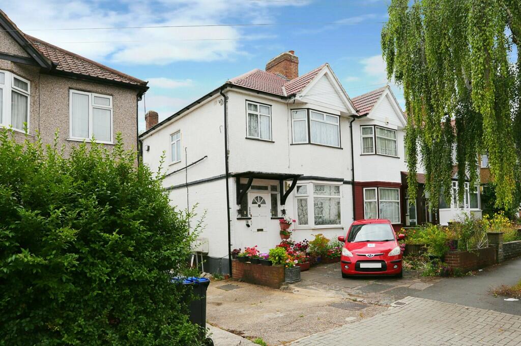 Main image of property: Reeves Avenue, London, NW9 8LP