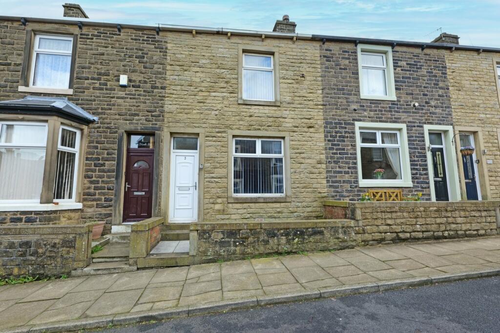 2 bedroom terraced house for sale in Lower North Avenue, Barnoldswick, BB18