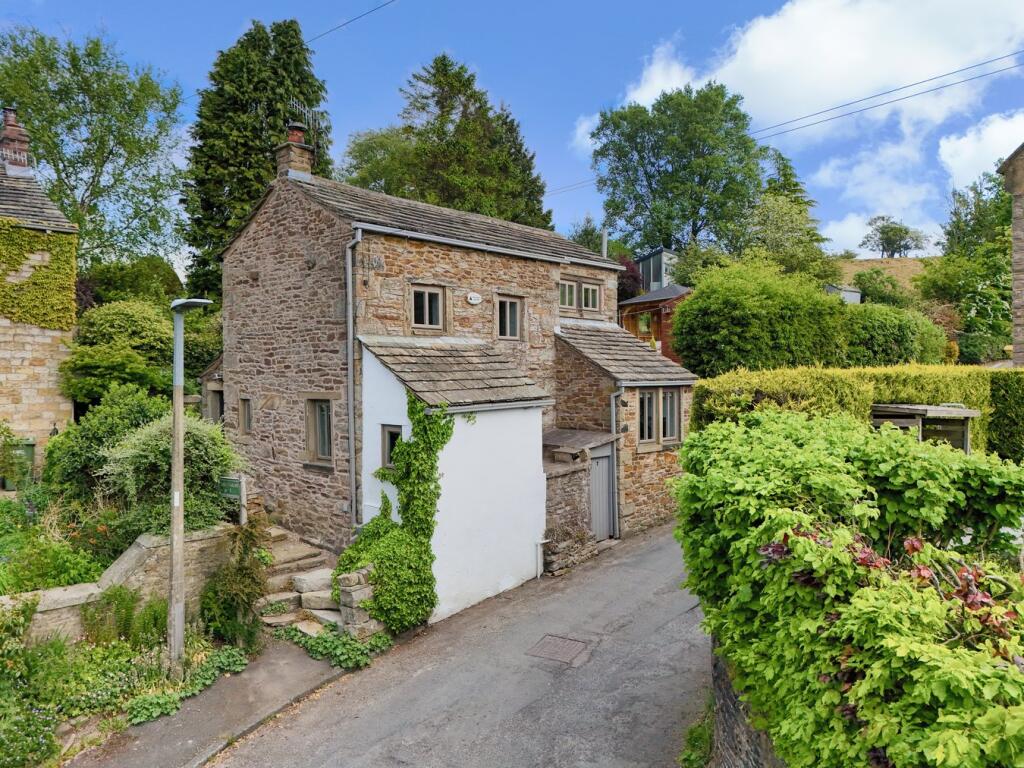 Main image of property: Skipton Old Road, Foulridge, BB8