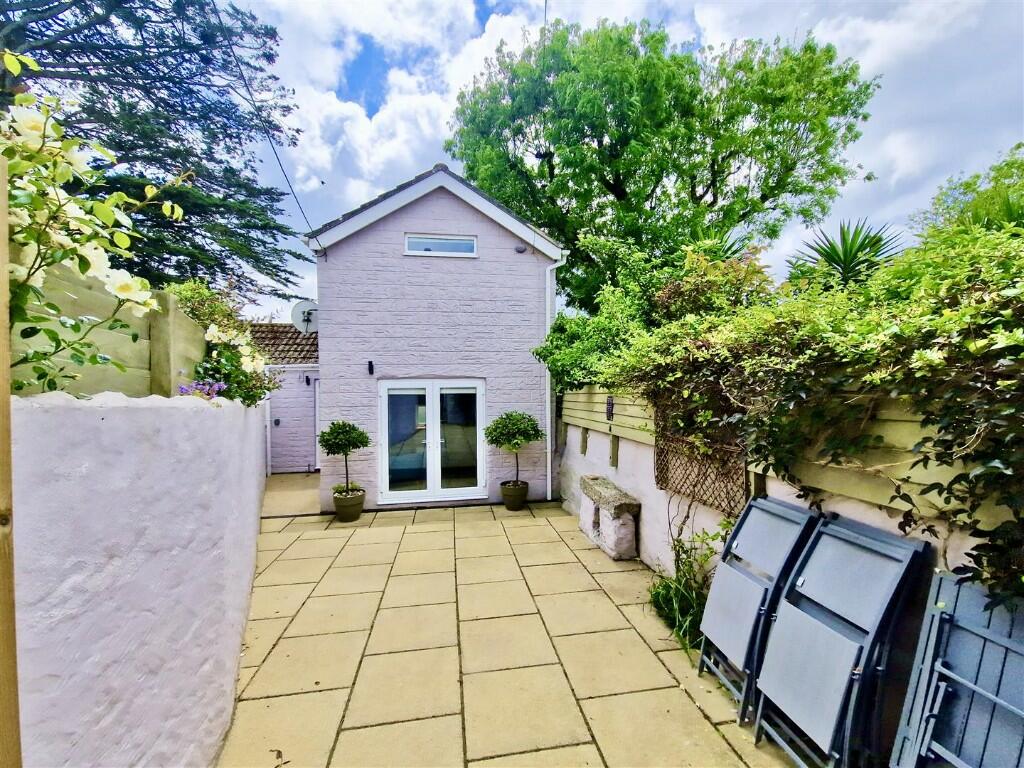 2 bedroom detached house for sale in Wellington Road, Porthleven, TR13