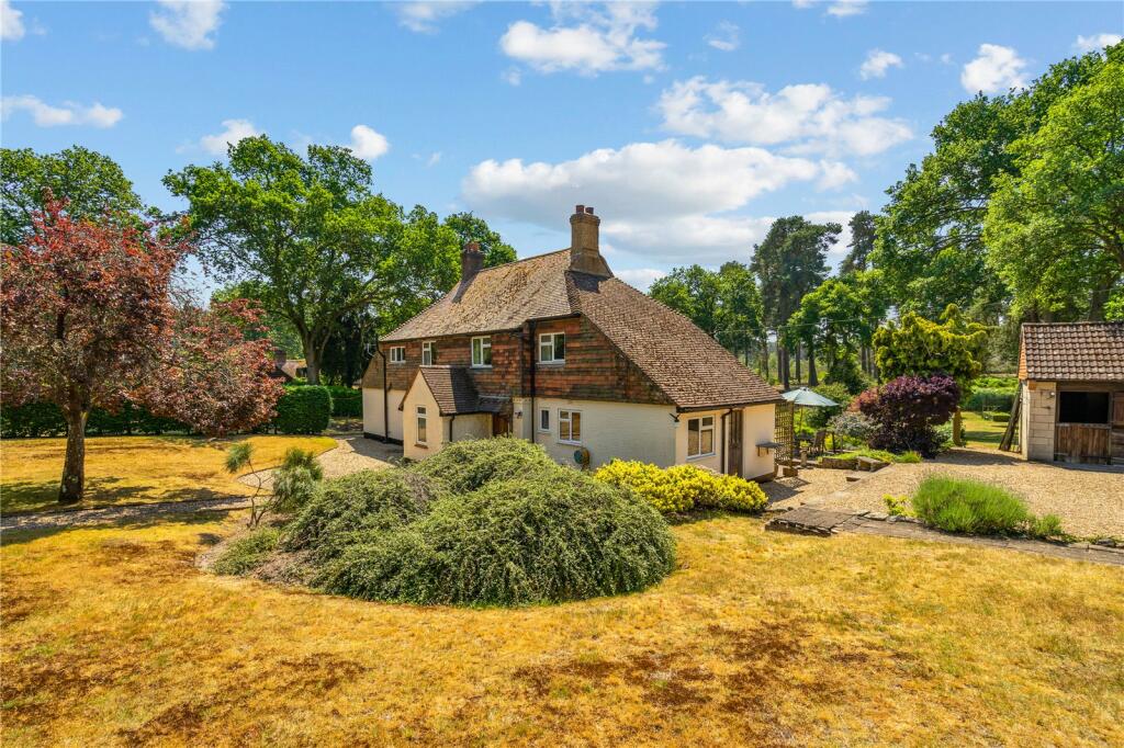 3 bedroom detached house for sale in Sandy Lane, Rushmoor, GU10