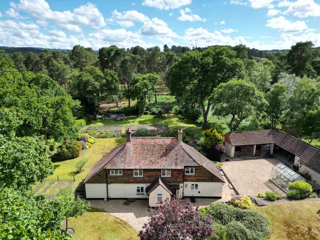 3 bedroom detached house for sale in Sandy Lane, Rushmoor, GU10