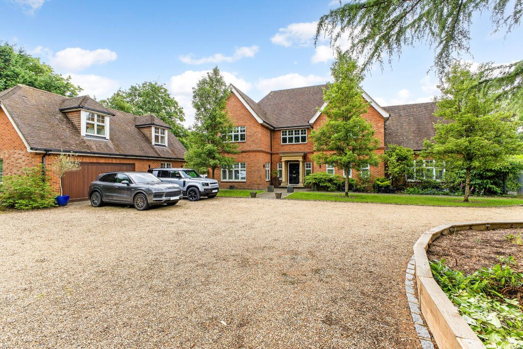 Main image of property: Farnham Road, Farnham, GU10