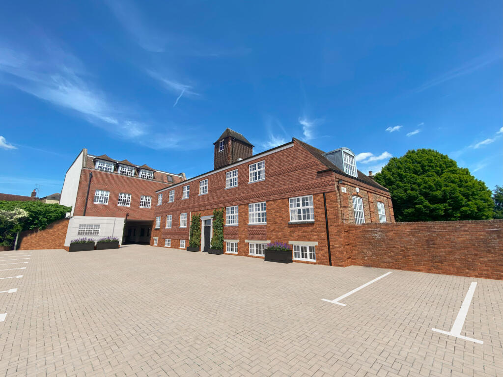 Main image of property: The Courtyard, West Street, Farnham, GU9